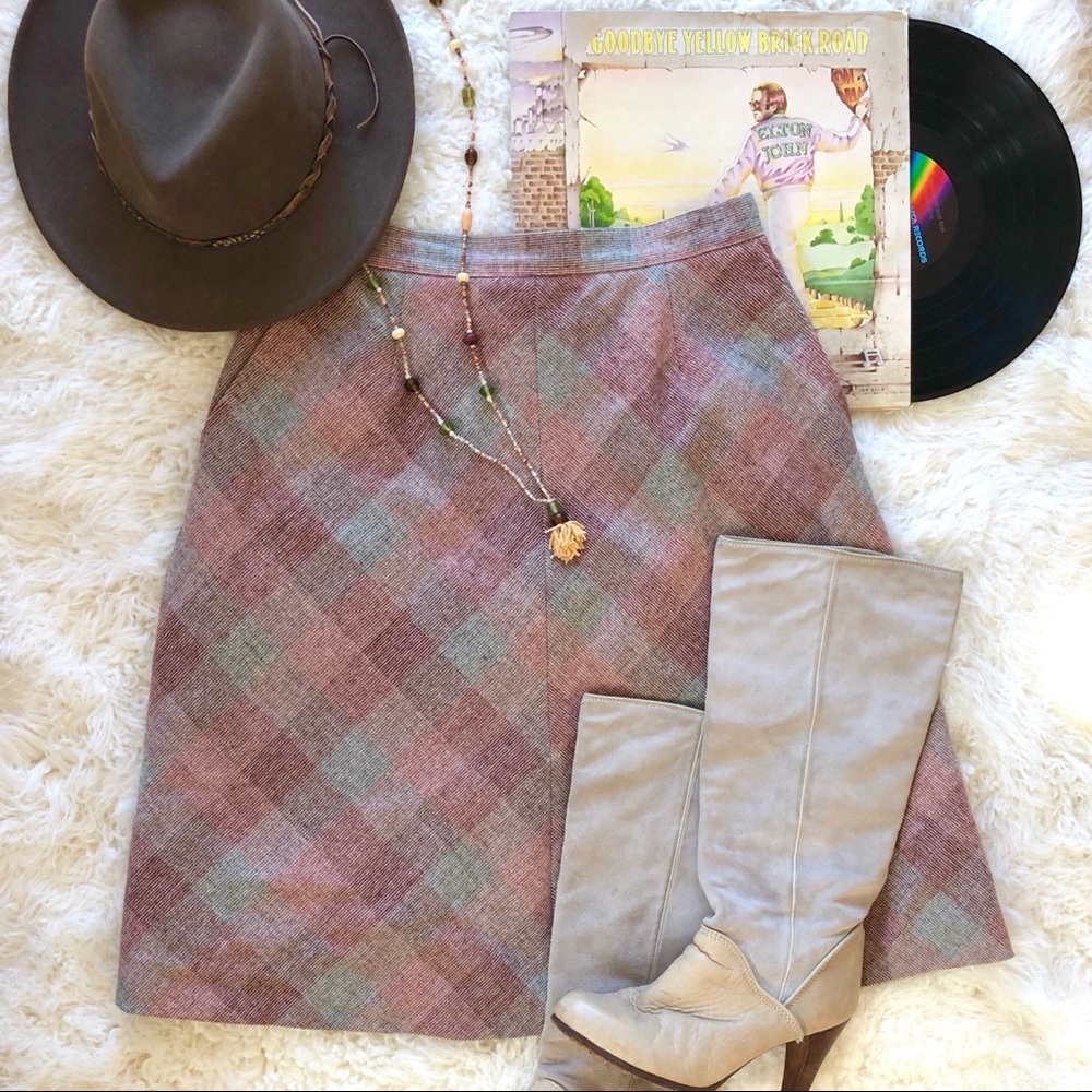 Vintage 60’s Wool Plaid Skirt- With Pockets!!